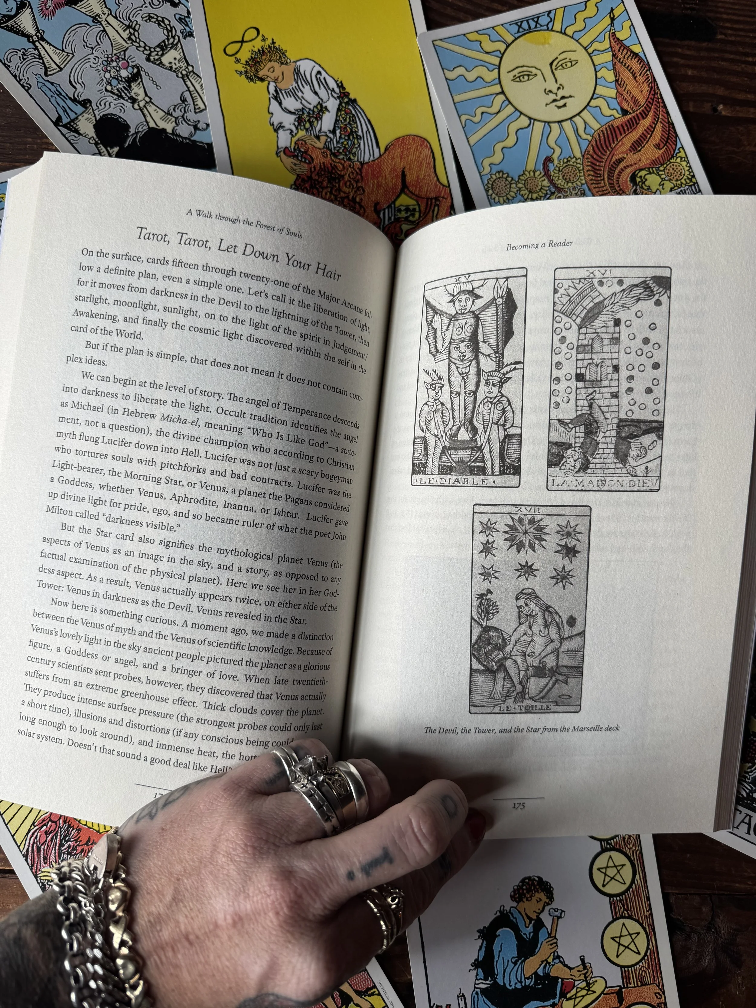 再会 : ZONE CHRONICLES サイン入りフォトブック Book of Shadows Journal — Sideshow Gallery